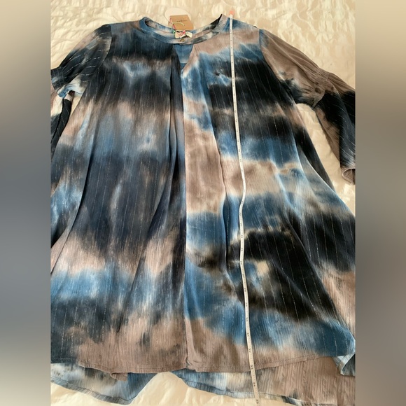 NWT Umgee Tie-Dye Keyhole Tunic Top in Blue, Black  and Taupe - Picture 13 of 16